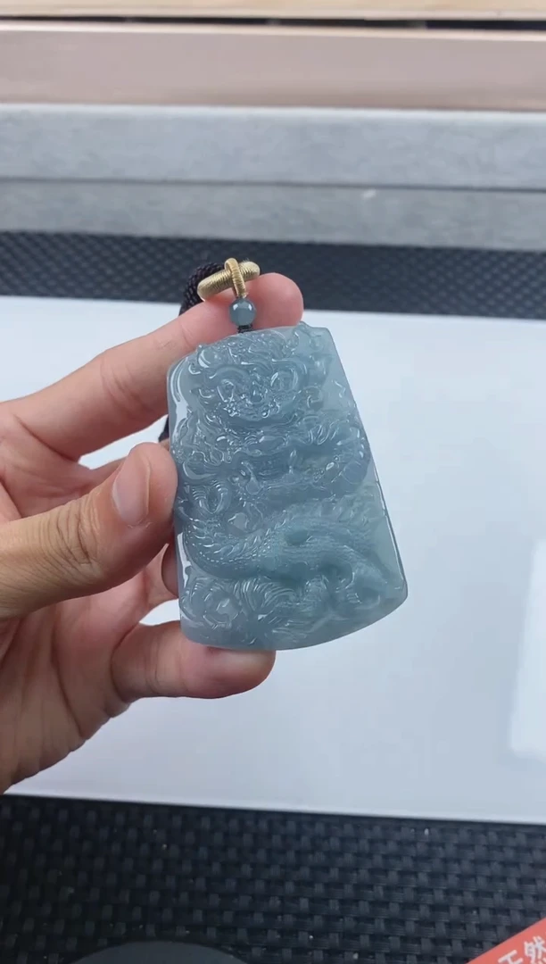 翡翠未镶嵌颈饰