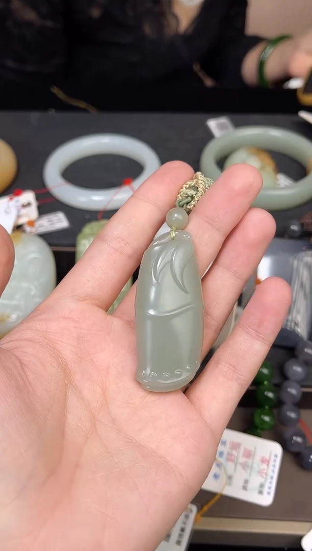 吊坠(不含链)未镶嵌和田玉且末青白 竹节80689