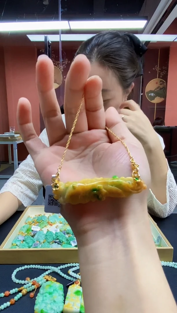 颈饰未镶嵌翡翠吊坠