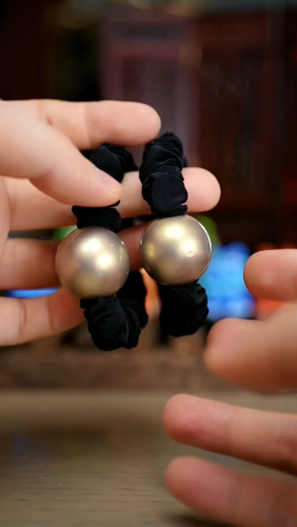 刺绣黔东南苗族刺绣转运珠两个和抓夹