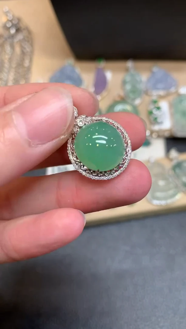 【闪购商品】翡翠颈饰18K金镶嵌蛋面【无服务费】