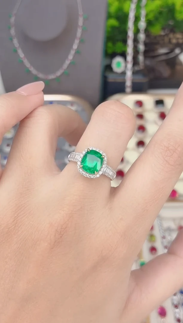18K金镶嵌祖母绿戒指祖母绿2.38CT