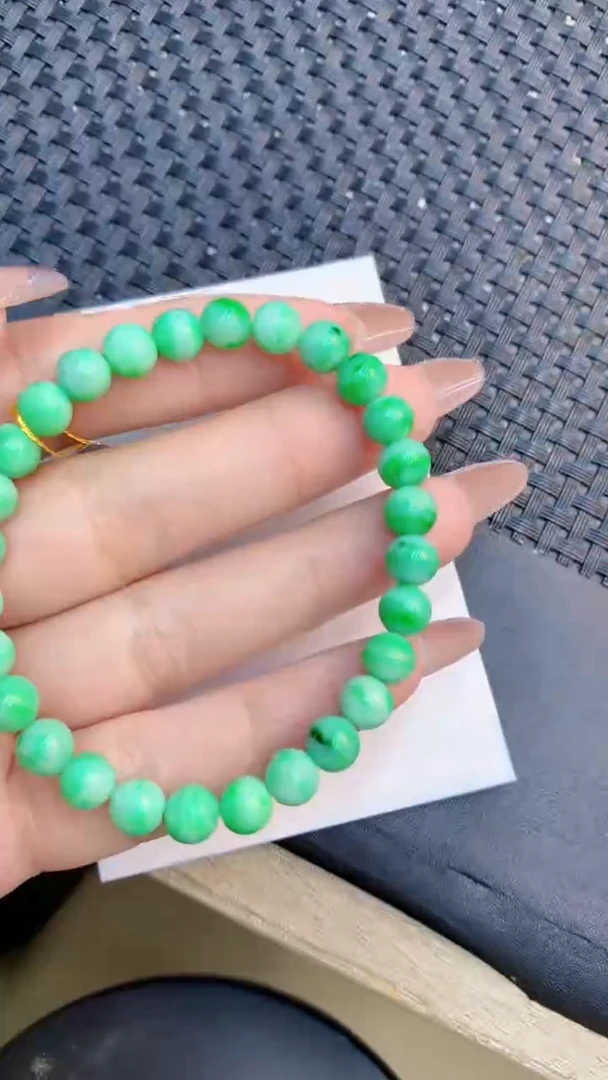 颈饰未镶嵌翡翠1