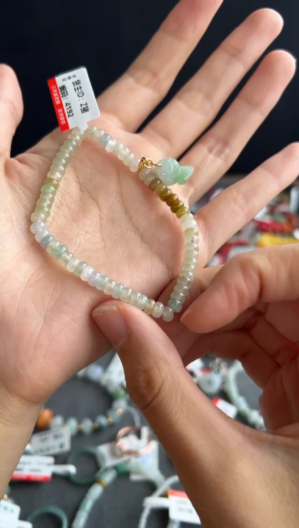 翡翠未镶嵌颈饰4192号