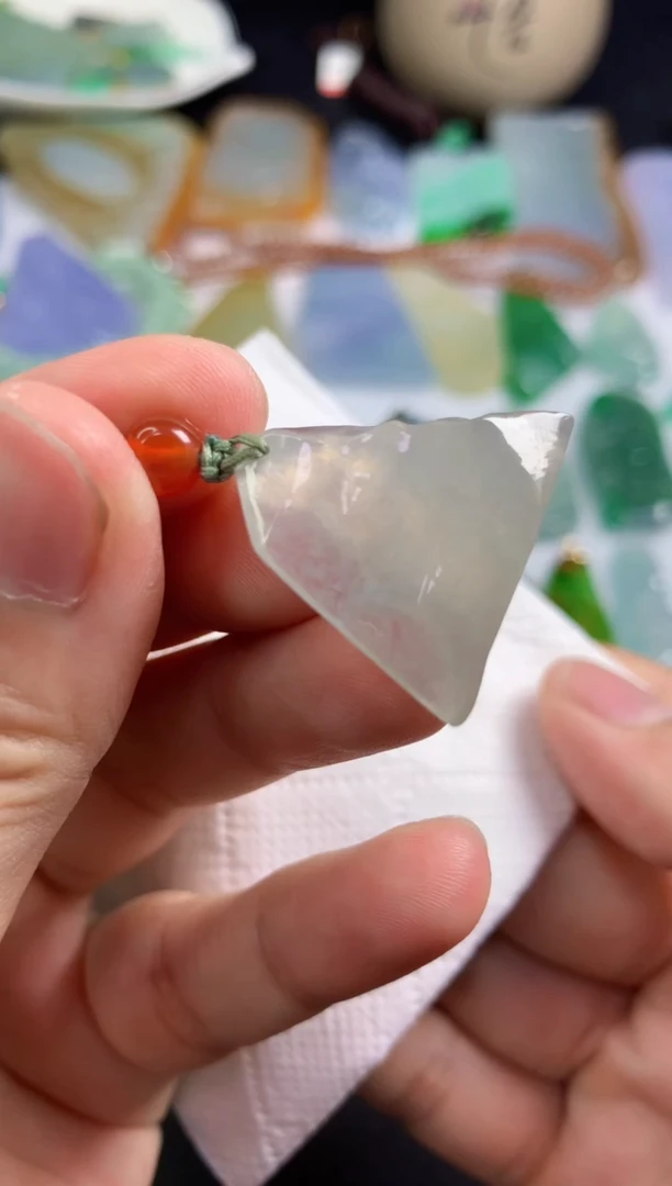 颈饰未镶嵌翡翠