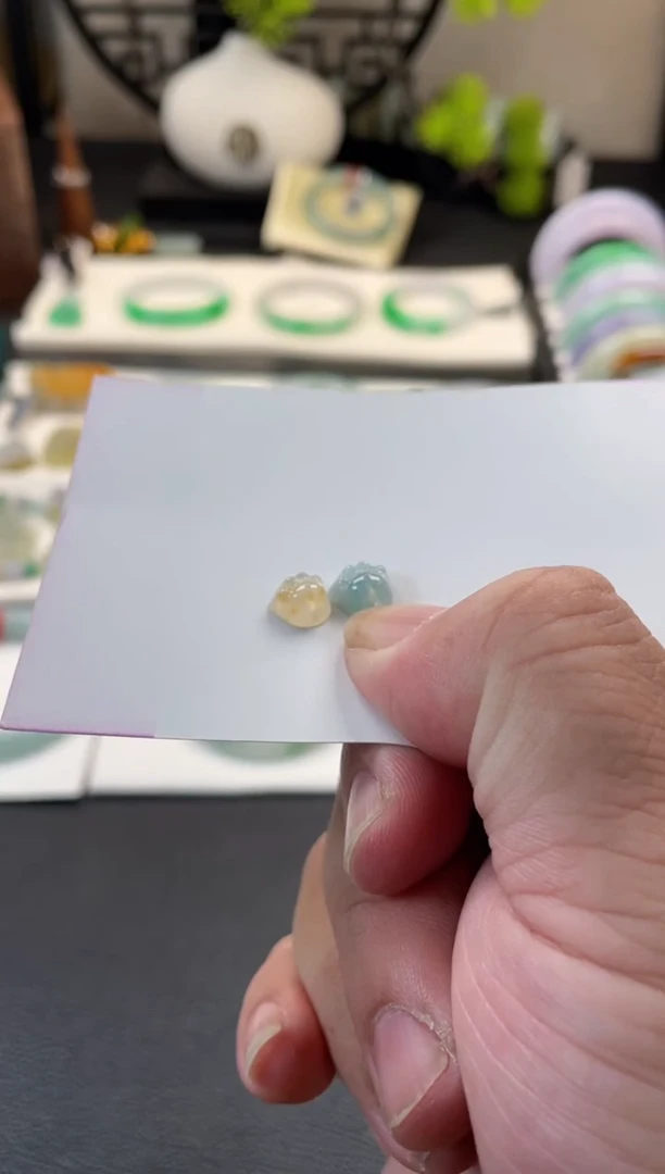 翡翠未镶嵌颈饰有纹裂
