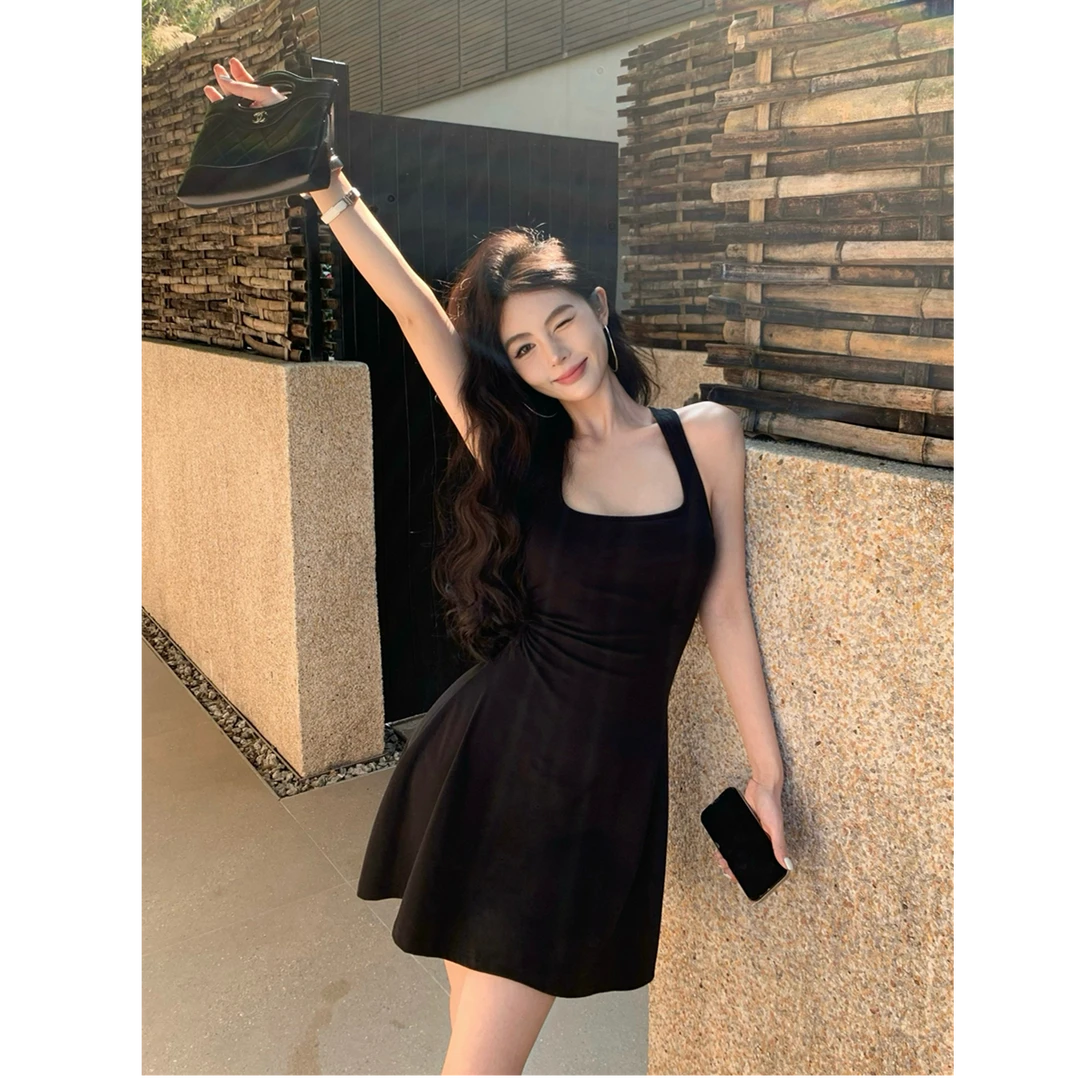 法式时尚复古性感吊带连衣裙女黑色设计感后背镂空修身显瘦A字裙