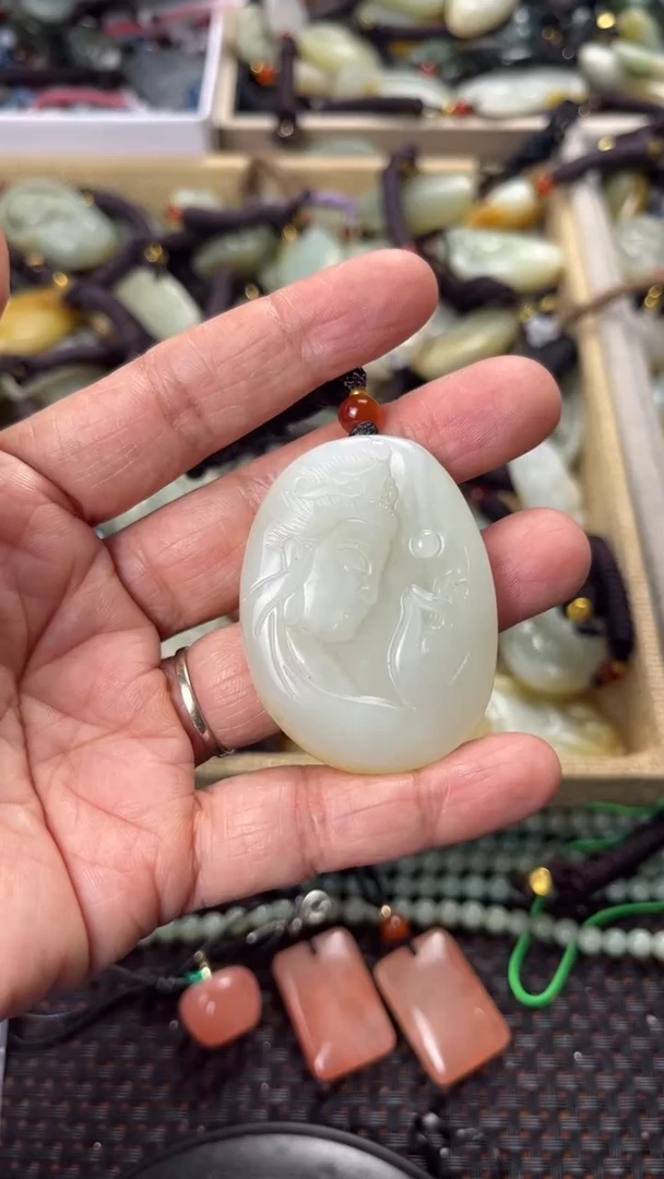 【闪购商品】和田玉颈饰未镶嵌多样性发货没有证书拍一发一有瑕1