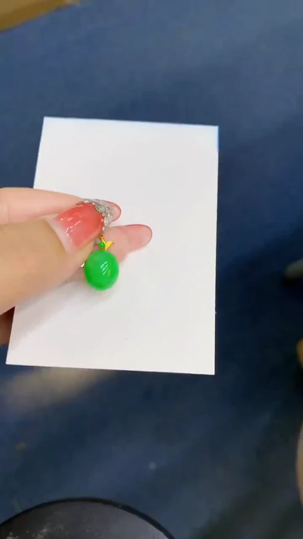 颈饰18K金镶嵌翡翠1