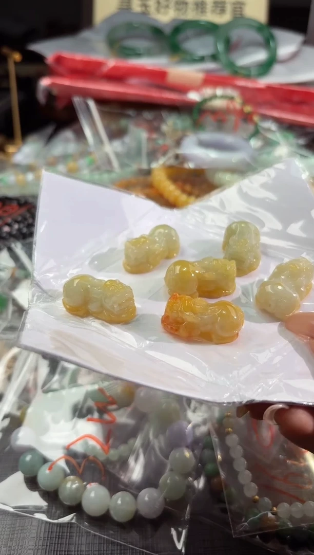 翡翠未镶嵌颈饰100717135 随机发仅一件