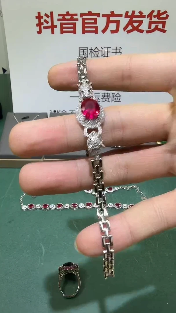 18K金镶嵌戒指红宝石1