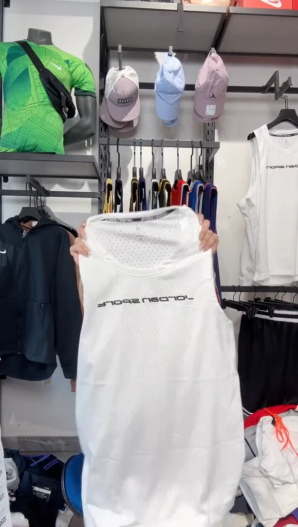 1800编码 耐克卫衣服饰过款为准 尺码XL
