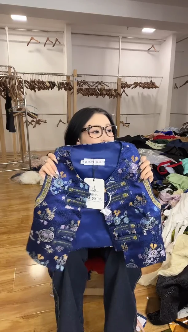 马甲       M码       80-105斤