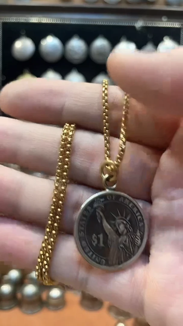 随**浪自由女神像黄财神白铜链子