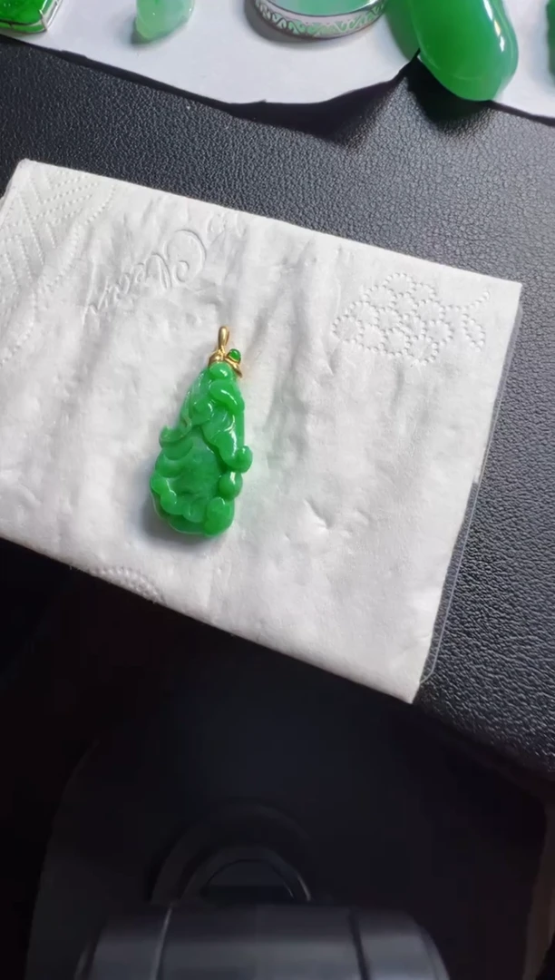 吊坠(不含链)18K金镶嵌翡翠680