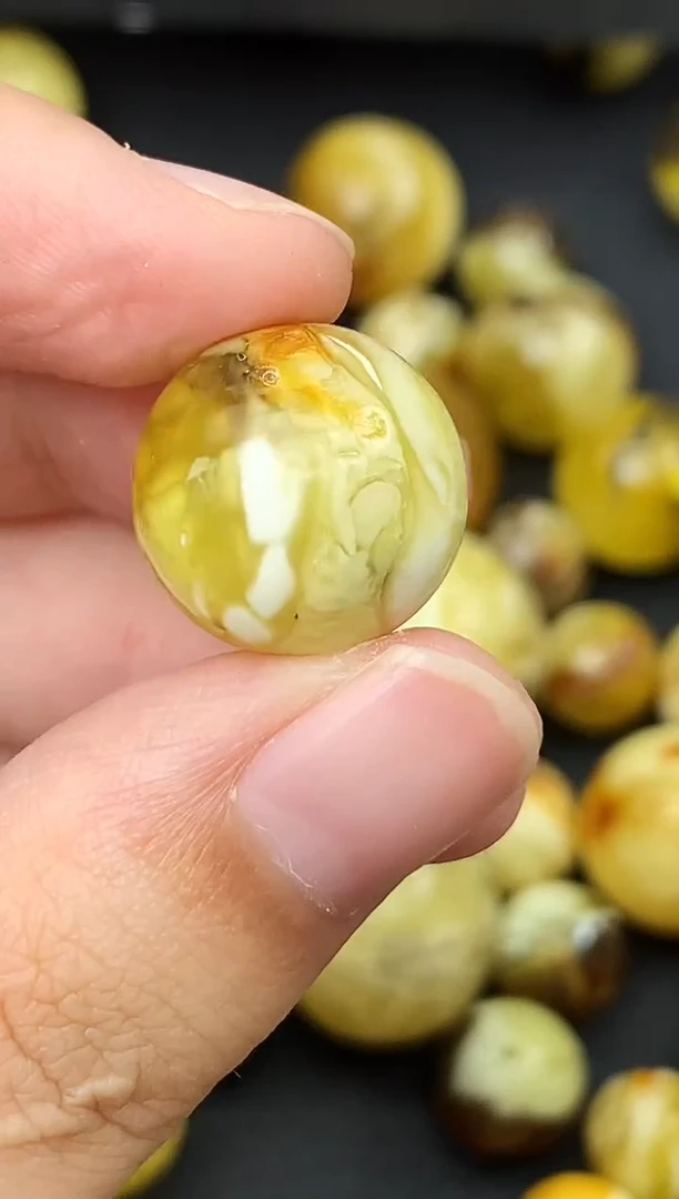 蜜蜡未镶嵌珠宝奇石208