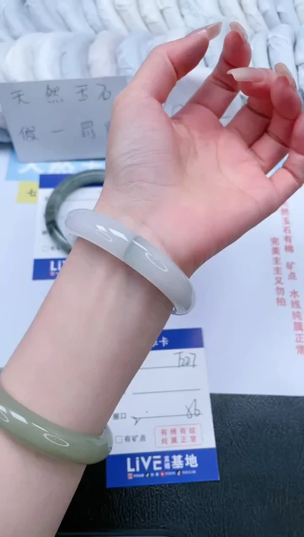 【闪购商品】石英质玉手镯未镶嵌T227-56