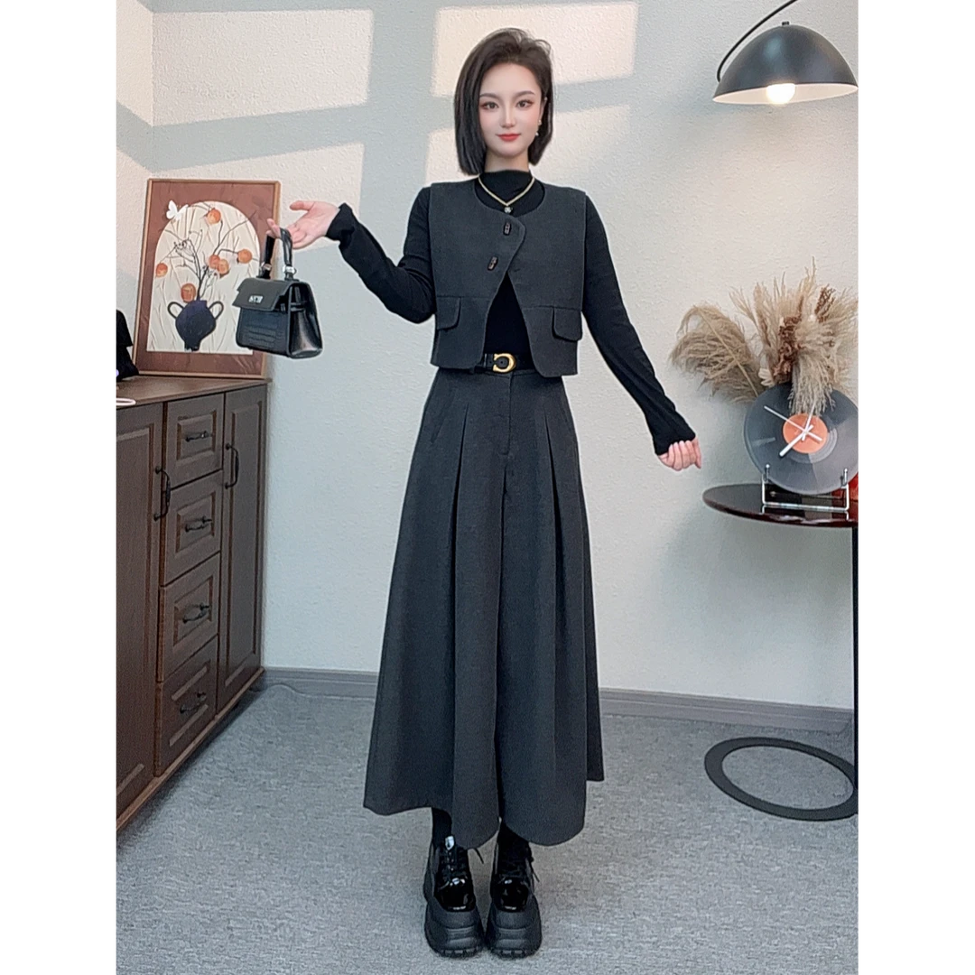 【达人专属】2025秋冬新款女气质显瘦毛呢时尚马甲+打底+裤裙套装