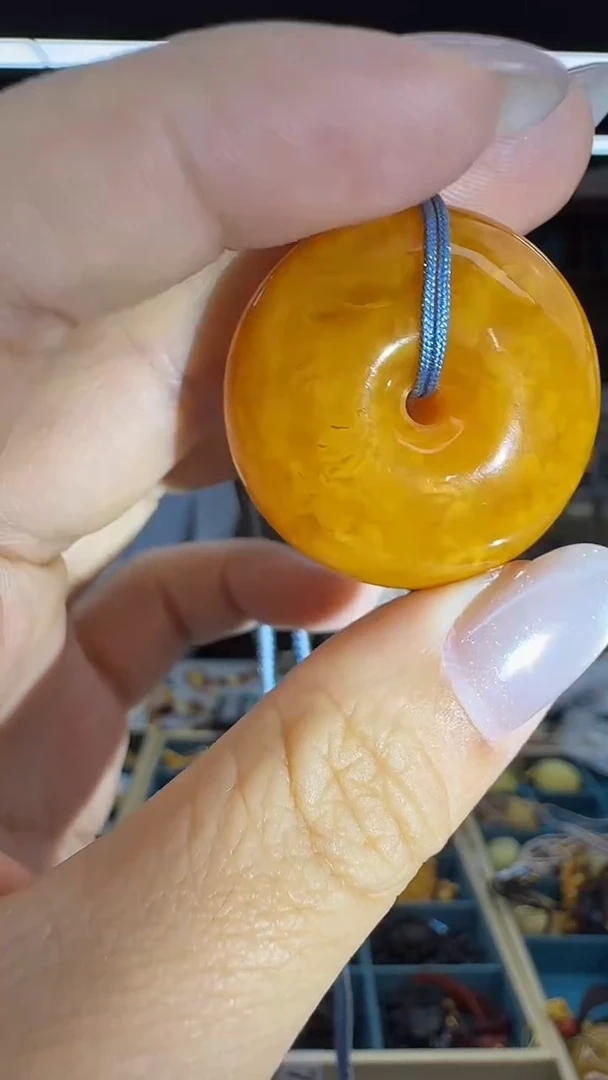 琥珀颈饰未镶嵌268秒拍号 假一罚三