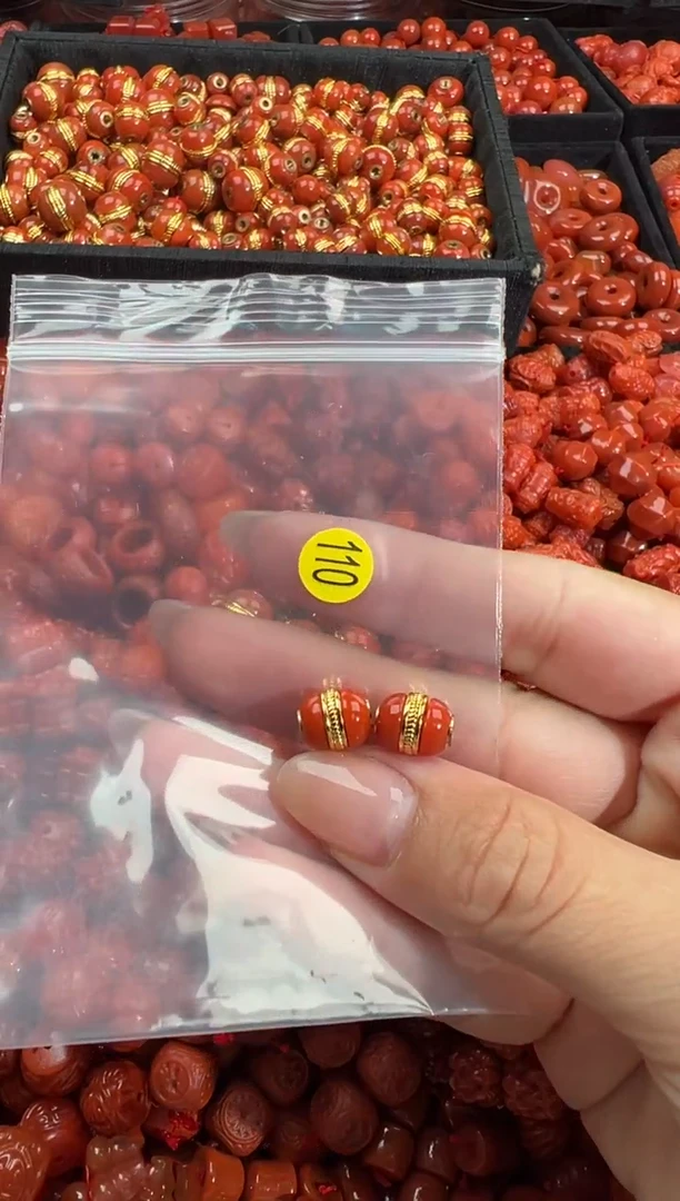 南红玛瑙未镶嵌颈饰1