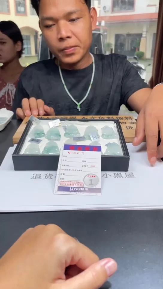 定制翡翠未镶嵌未抛光毛货多样性发其一拍一发一7071配金扣