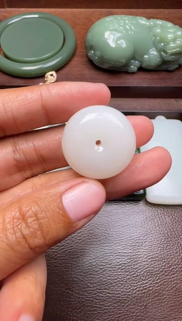 未镶嵌和田玉挂件和田玉挂件