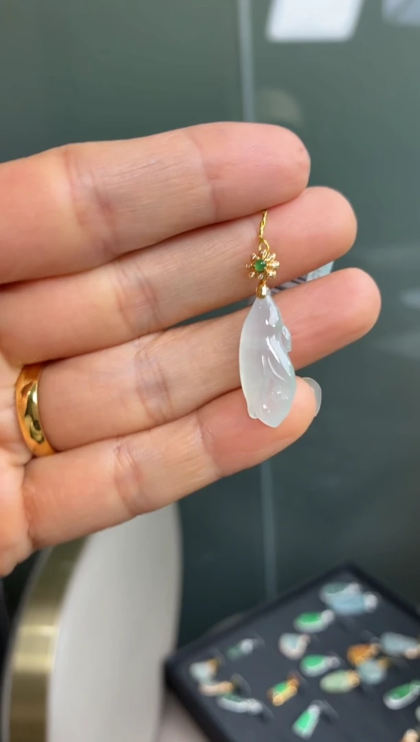 颈饰18K金镶嵌翡翠天然翡翠A货