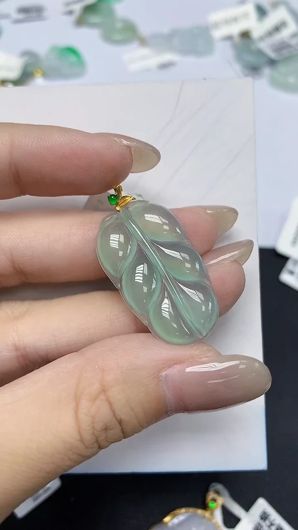翡翠18K金镶嵌颈饰天然缅甸翡翠A货