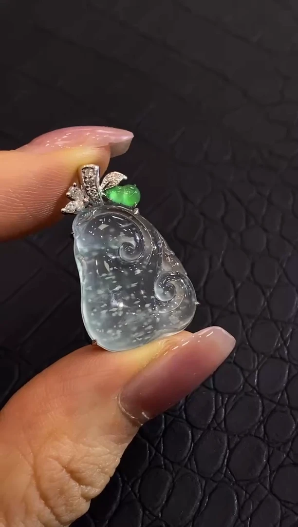 颈饰18K金镶嵌翡翠收到货48小时鉴赏期（超时不退不换）