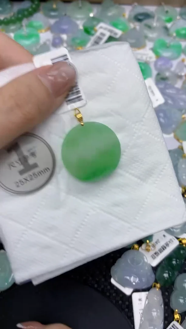 颈饰18K金镶嵌翡翠111111111