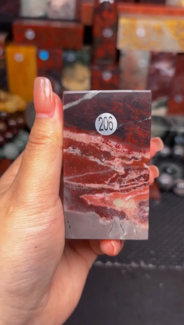 玉 桂林鸡血玉印章摆件 编号：206（有裂）