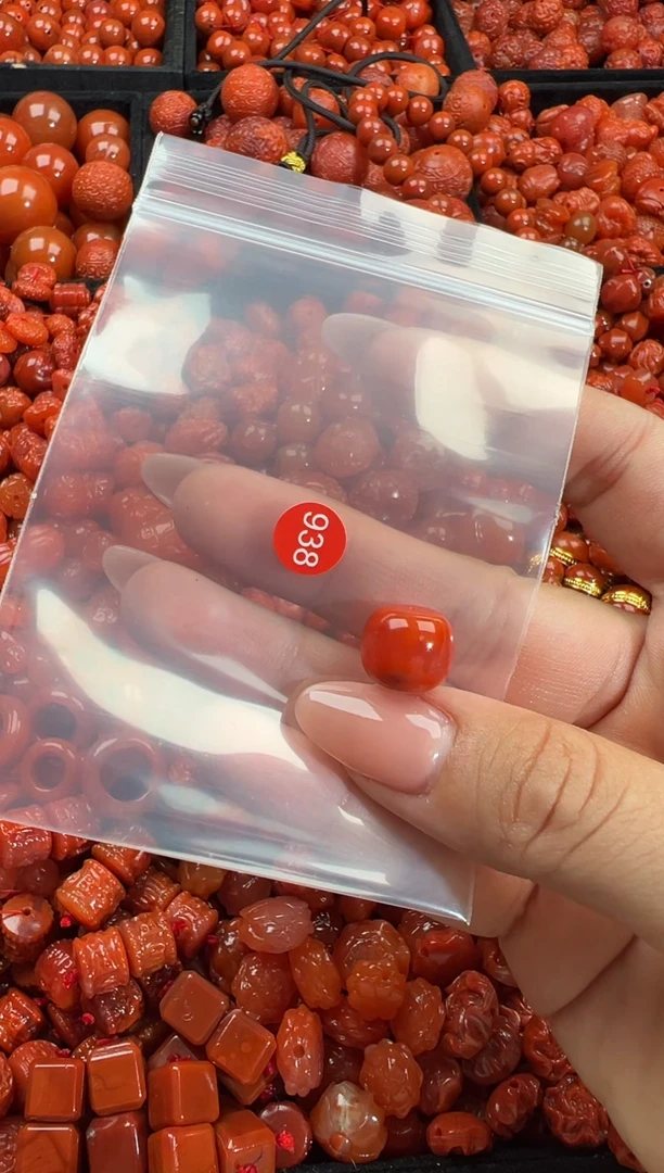 南红玛瑙未镶嵌颈饰1