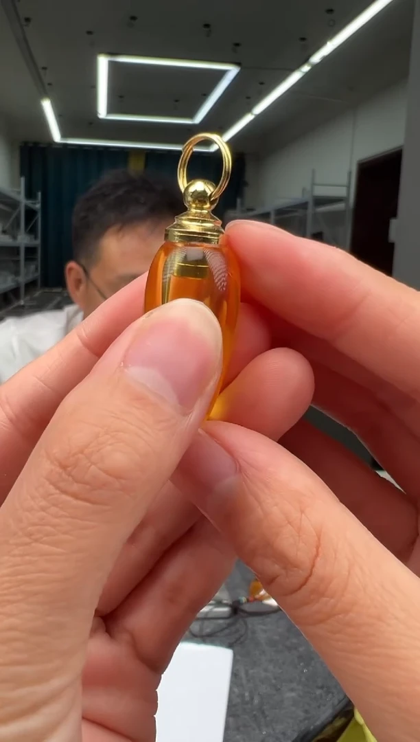 合金颈饰琥珀吊坠