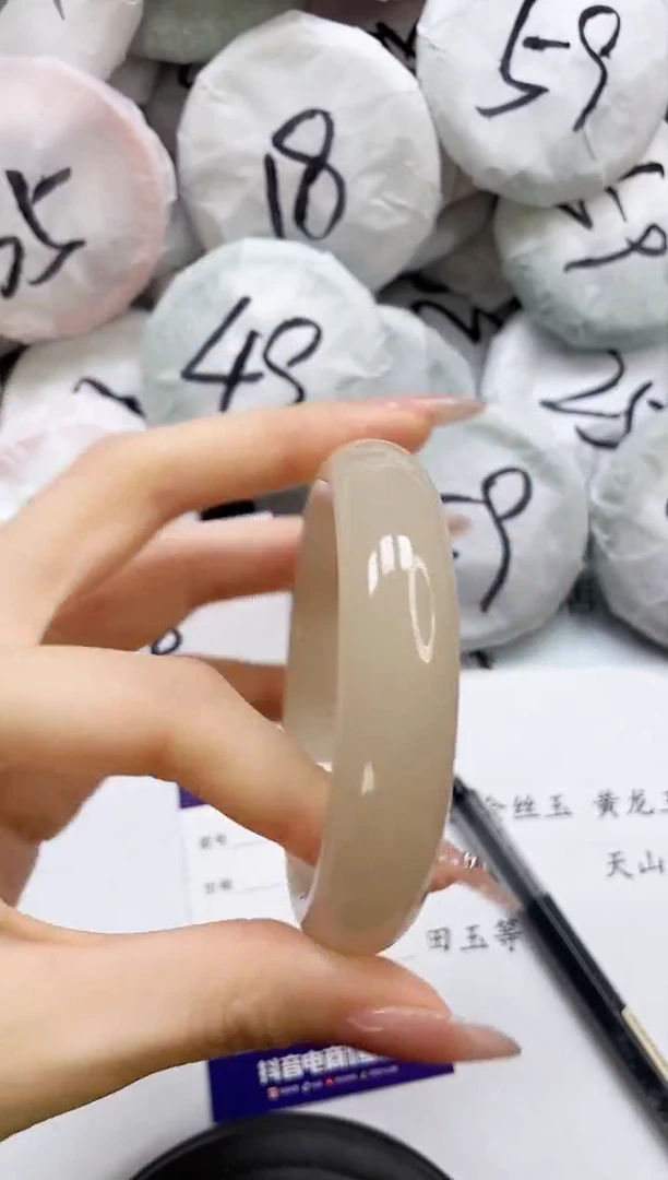 石英质玉手镯未镶嵌70-60