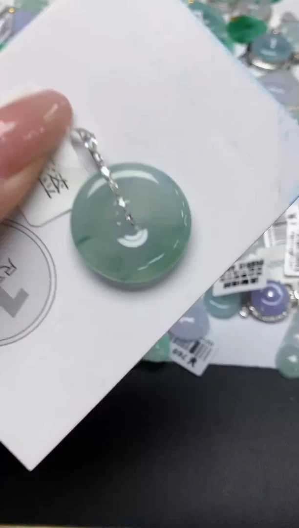 颈饰18K金镶嵌翡翠天然缅甸a货翡翠百元以上9元证书费自理