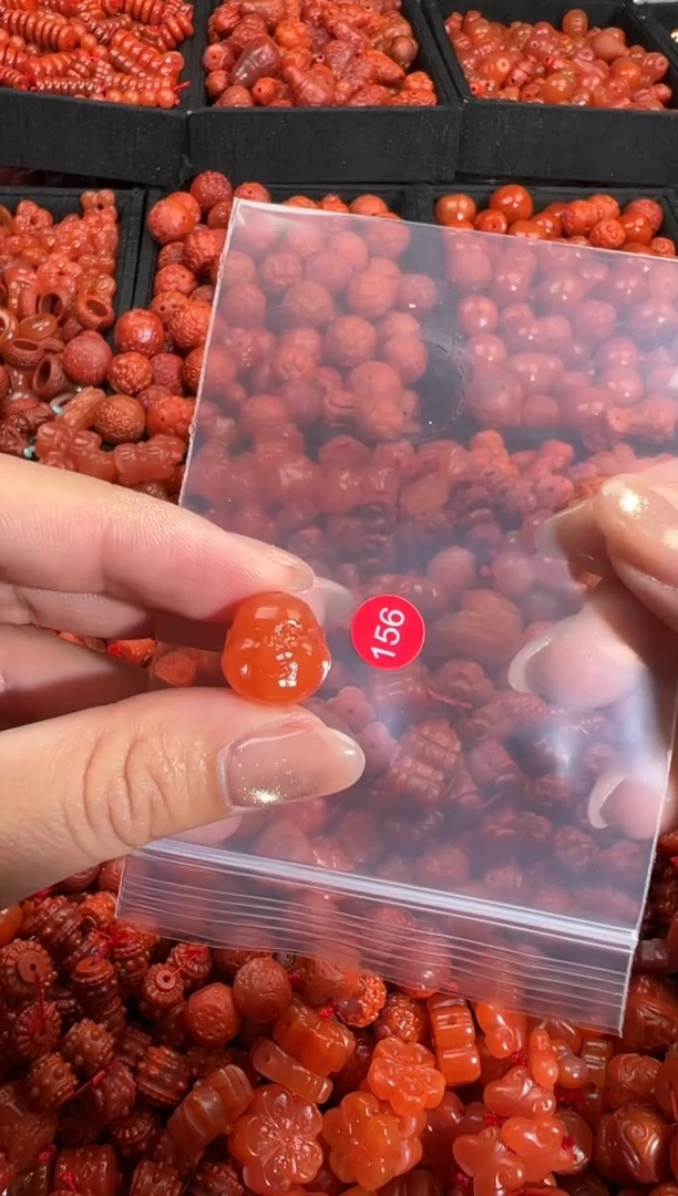 南红玛瑙未镶嵌颈饰1