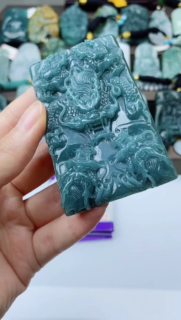 翡翠未镶嵌颈饰