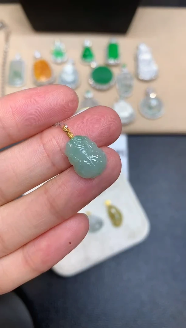 颈饰18K金镶嵌翡翠貔貅【无服务费