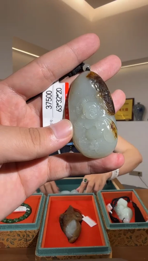 和田玉未镶嵌颈饰1
