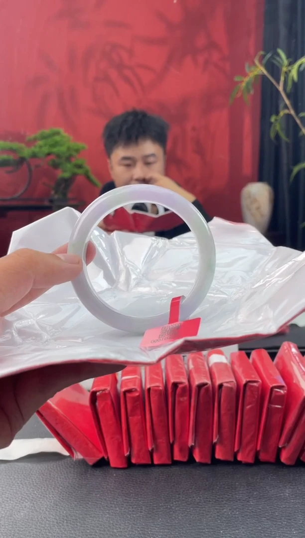 翡翠手镯未镶嵌3