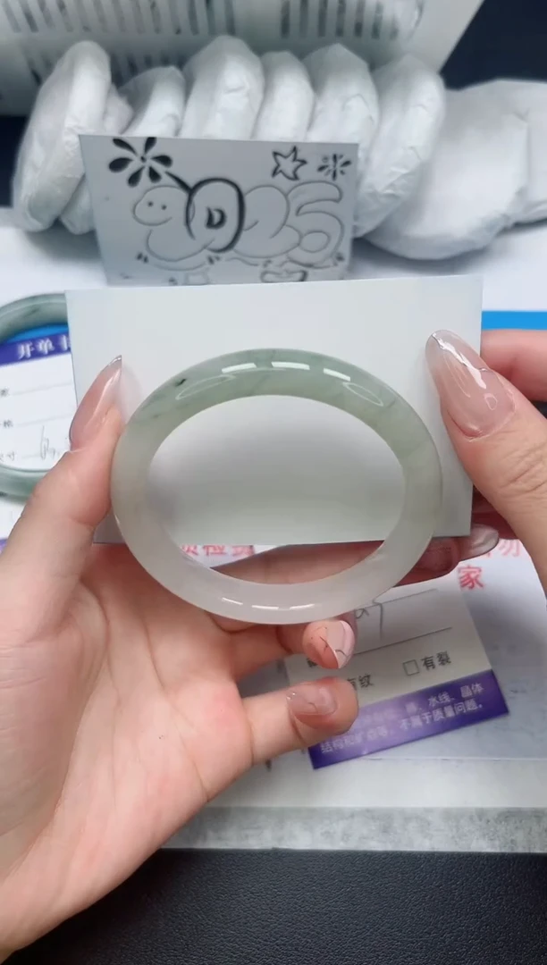 【闪购商品】石英质玉手镯未镶嵌184
