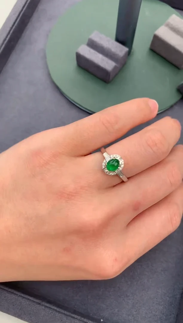 【闪购商品】祖母绿戒指18K金镶嵌68分祖母绿戒指