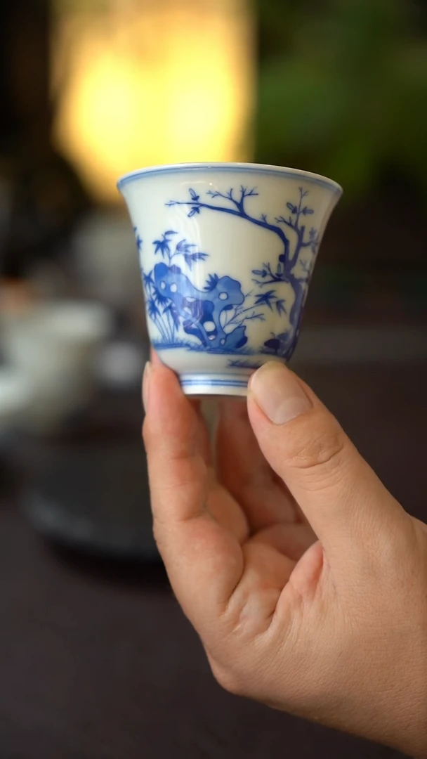 景德镇全手工手绘青花太湖石主人杯