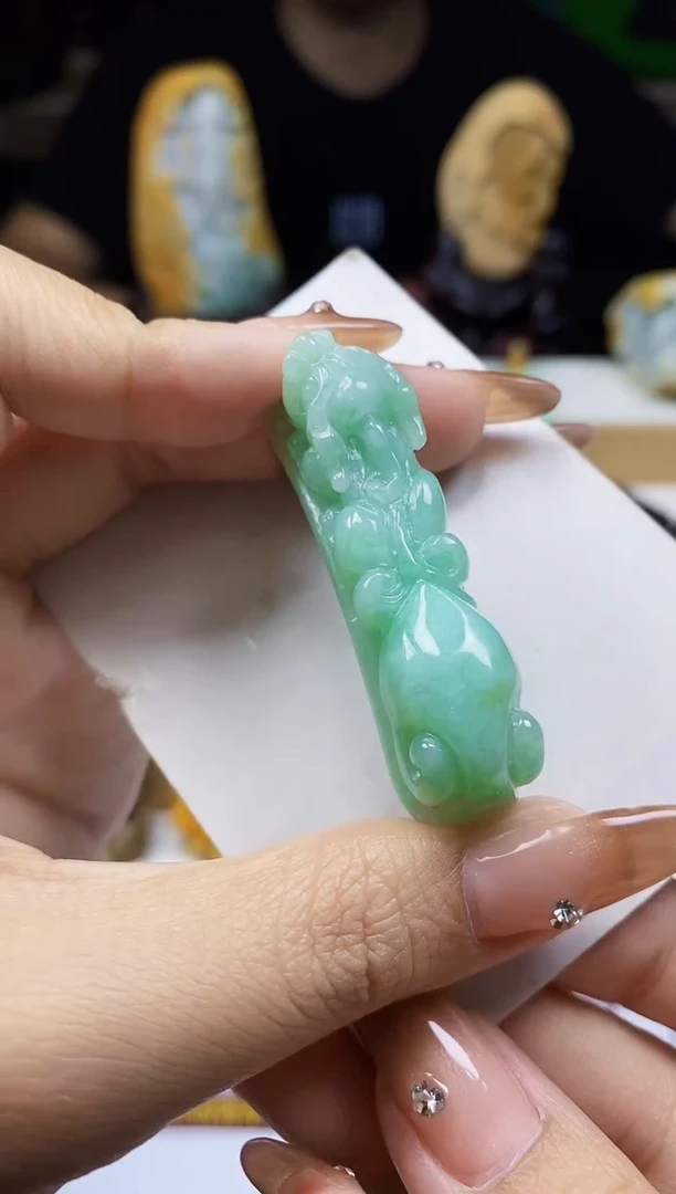 颈饰未镶嵌翡翠1