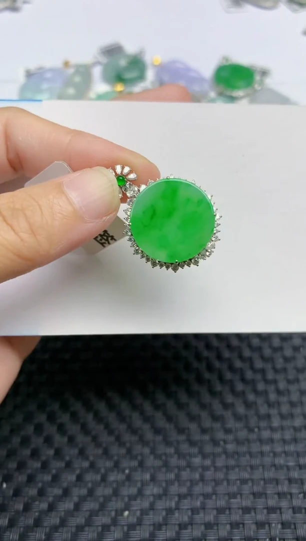翡翠18K金镶嵌颈饰天然A货翡翠
