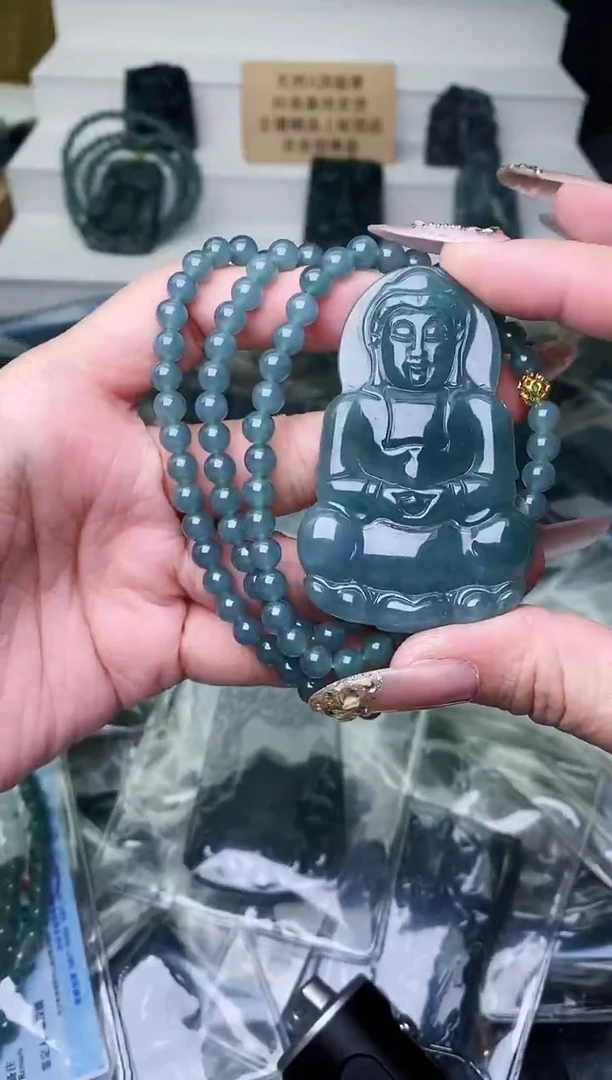 颈饰未镶嵌翡翠