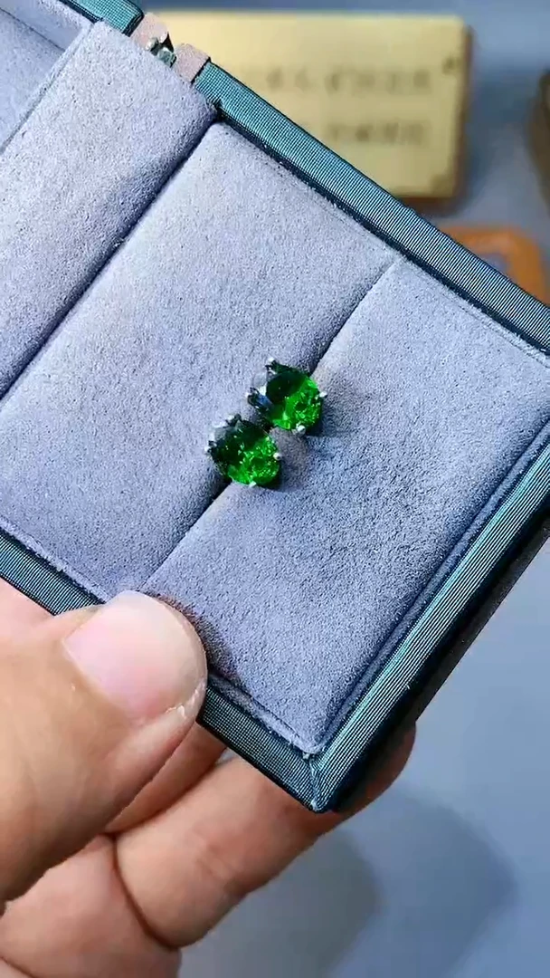 【闪购商品】透辉石耳饰银S925镶嵌354