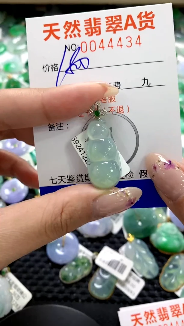 翡翠18K金镶嵌颈饰1111111111111111