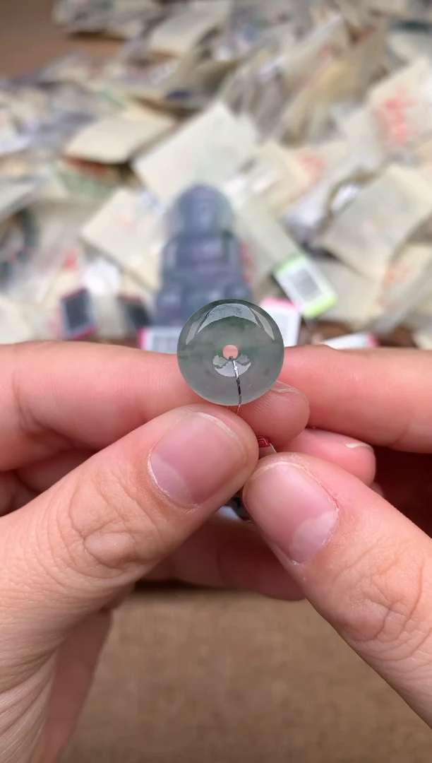 未镶嵌挂件翡翠 —