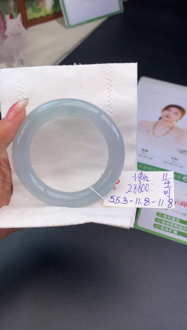 翡翠手镯未镶嵌玉手镯